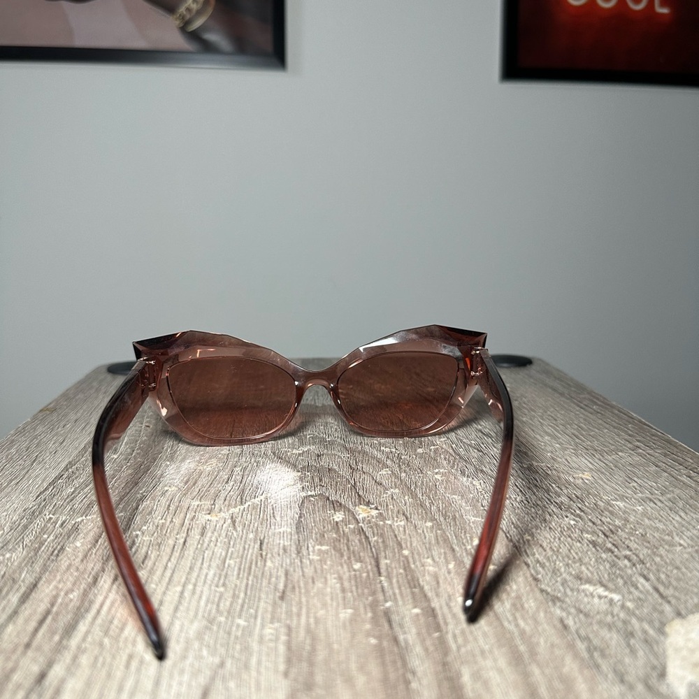 Burgundy Dolce & Gabbana sunglasses - Picture 7 of 9